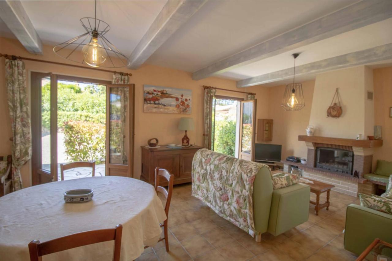 Large Spacious House In Fréjus Buitenkant foto