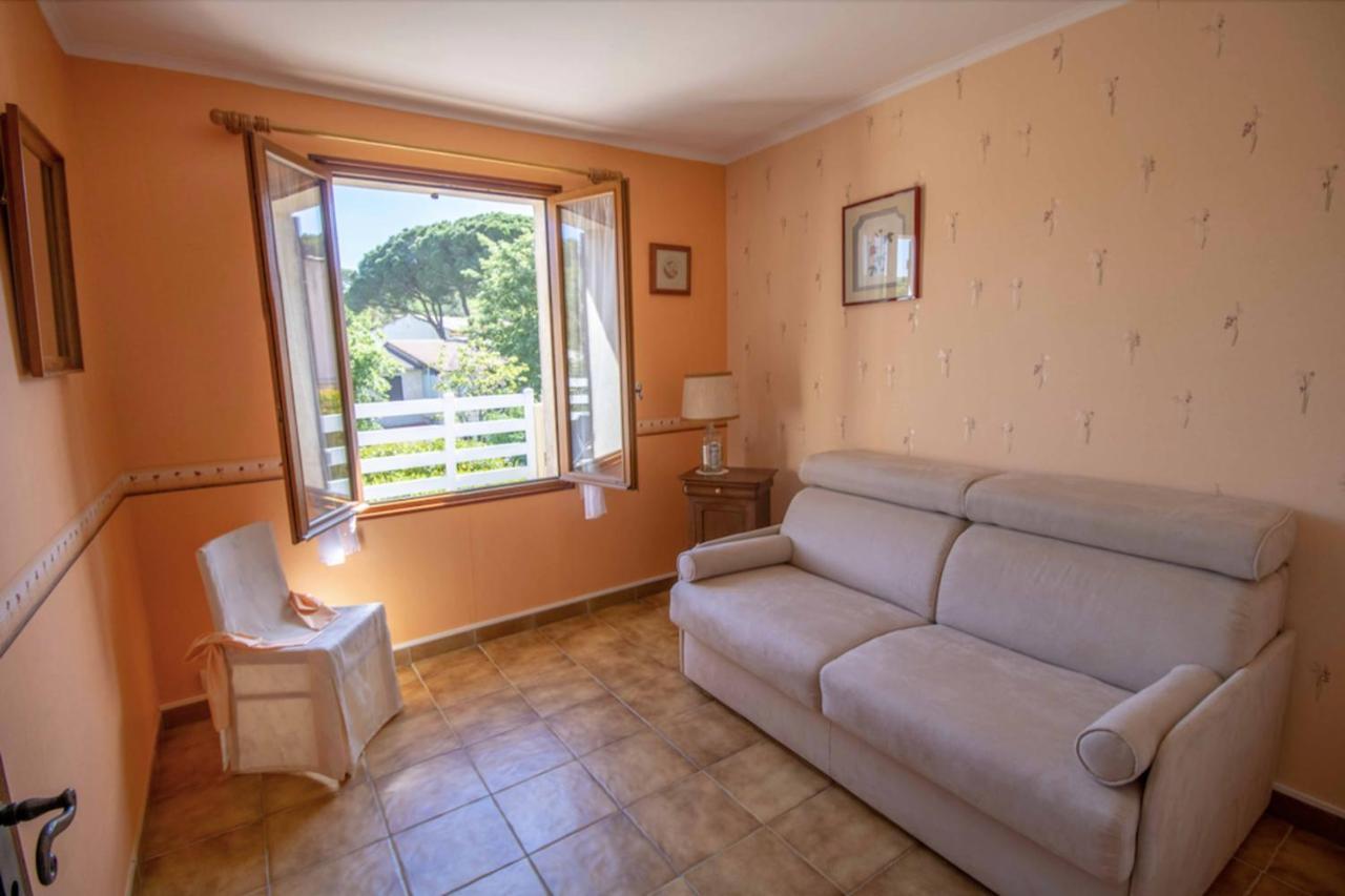 Large Spacious House In Fréjus Buitenkant foto