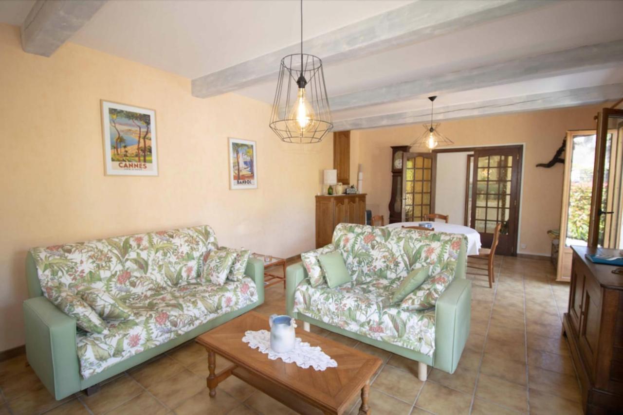 Large Spacious House In Fréjus Buitenkant foto
