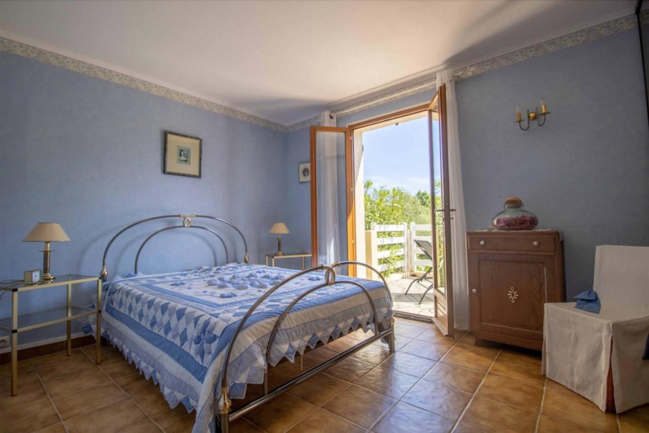 Large Spacious House In Fréjus Buitenkant foto